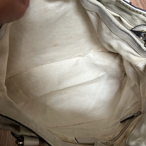 A 235 - 💯% authentic Gucci shoulder bag - Picture 11 of 16